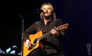 travis tritt live at the newberry opera house in newberry south carolina