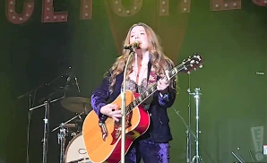 joy of jesse & joy singing and playing the guitar live