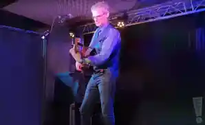 jesse cook playing the guitar live at sunset/sunside in paris, france.