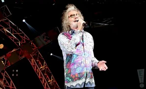 jefferson starship singing at epcot in orlando florida