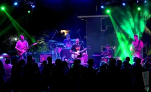 moe playing at jewel paradise cove in runaway bay jamaica