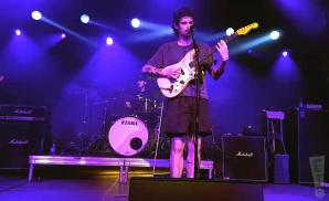mom jeans singer playing the electric guitar live on stage