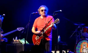sammy hager performing live at the acoustic4acure benefir concert 2023