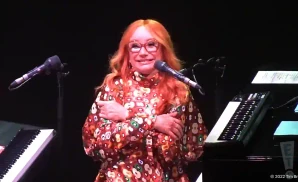 tori amos singing next to multiple keyboards at the paramount theatre in oakland california