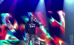 warren g rapping on stage at the rio rancho events center in rio rancho new mexico