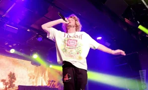 yung gravy rapping on stage in honolulu hawaii