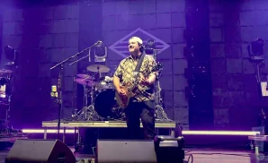 a picture of iration performing on stage at seminole hard rock hotel & casino hollywood florida