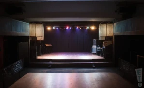 the mercury lounge seen from the interior while empty. 