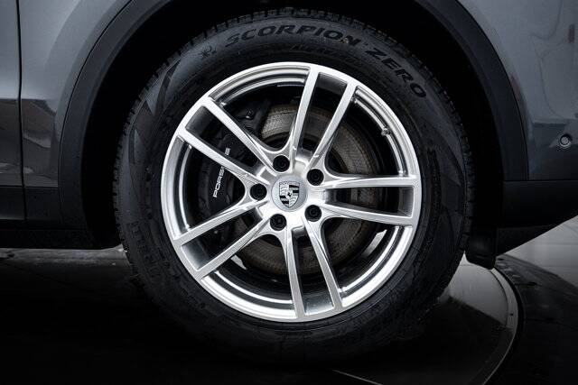 2025 Cayenne picture #12