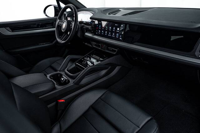 2025 Cayenne picture #13