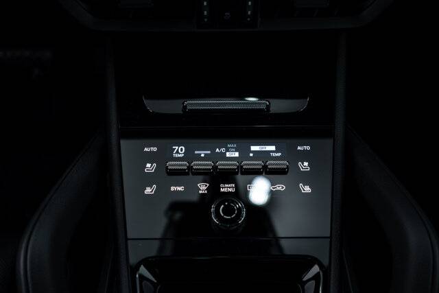 2025 Cayenne picture #18