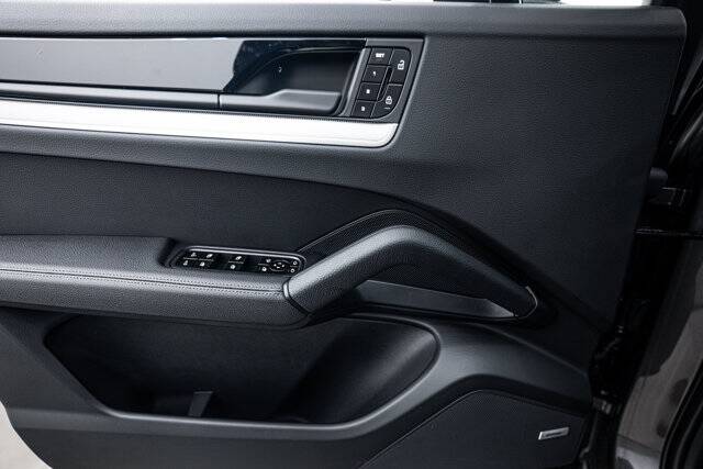 2025 Cayenne picture #22