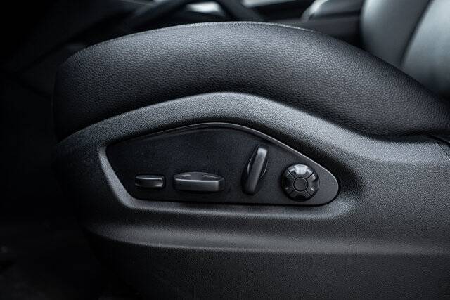 2025 Cayenne picture #24