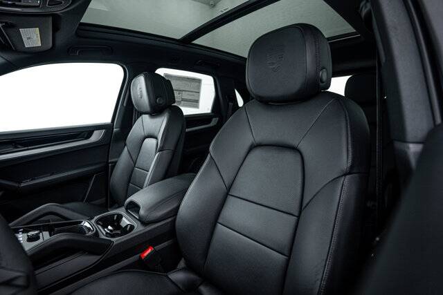 2025 Cayenne picture #25