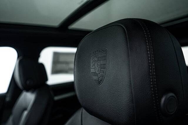 2025 Cayenne picture #26