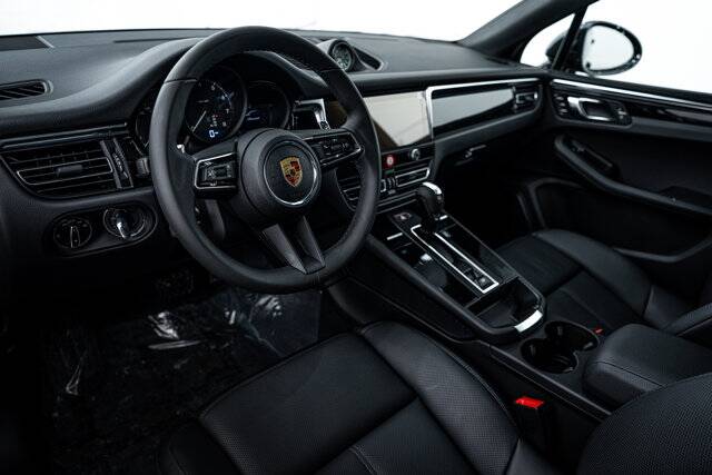 2025 Macan picture #4