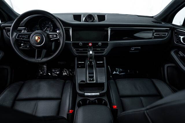 2025 Macan picture #12