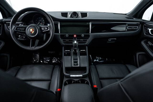2025 Macan picture #13