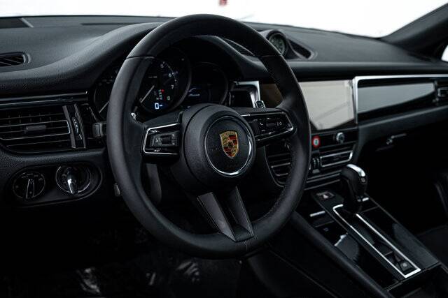 2025 Macan picture #14