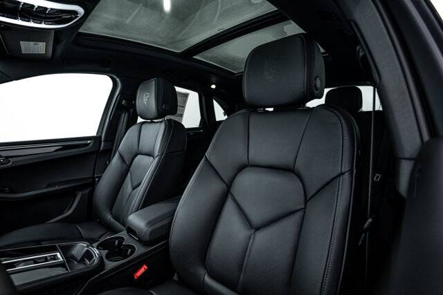 2025 Macan picture #15