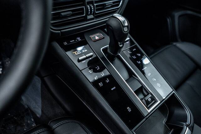 2025 Macan picture #16