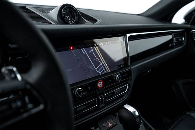 2025 Macan picture #17