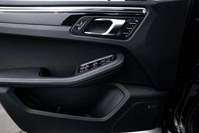 2025 Macan picture #18