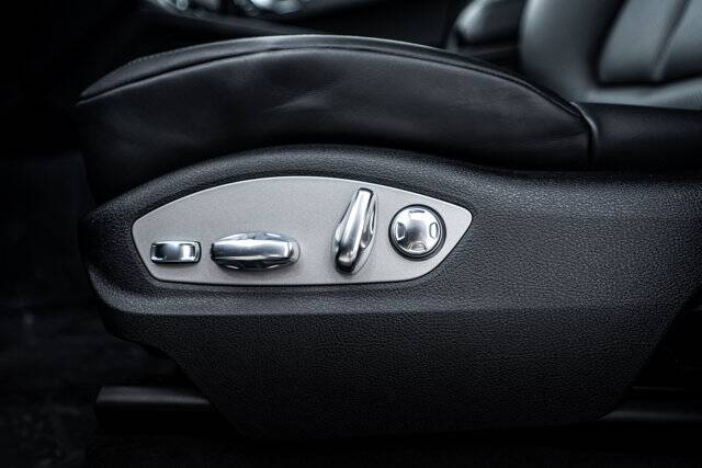 2025 Macan picture #20