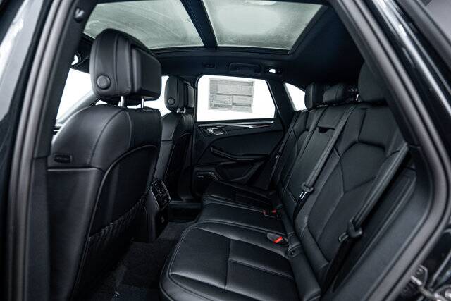 2025 Macan picture #21