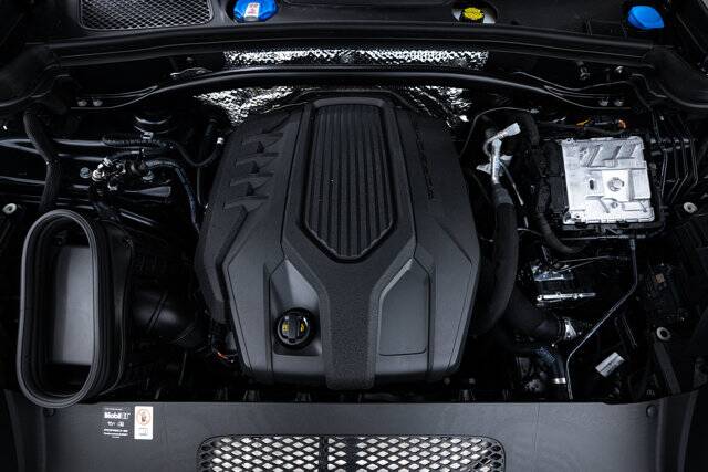 2025 Macan picture #23