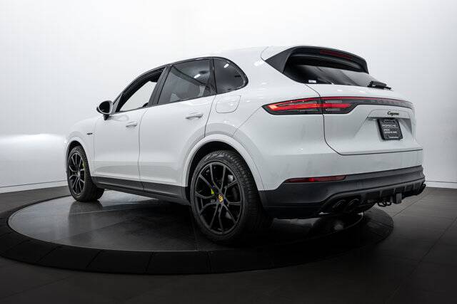 2022 Cayenne Platinum Edition E-Hybrid picture #3