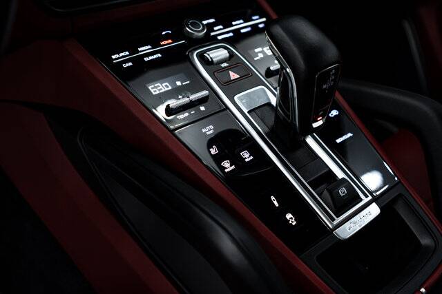 2022 Cayenne Platinum Edition E-Hybrid picture #15