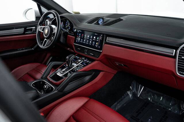 2022 Cayenne Platinum Edition E-Hybrid picture #17