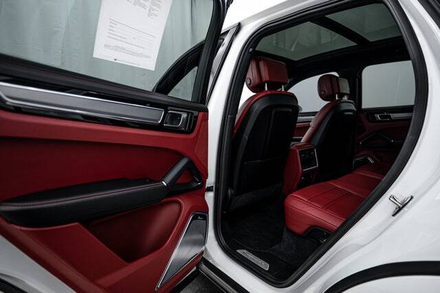 2022 Cayenne Platinum Edition E-Hybrid picture #22