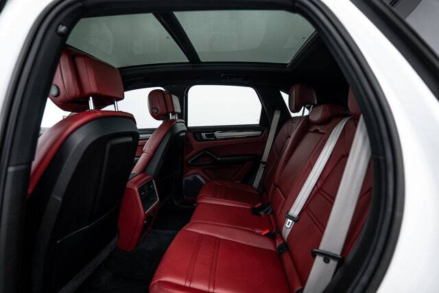 2022 Cayenne Platinum Edition E-Hybrid picture #23