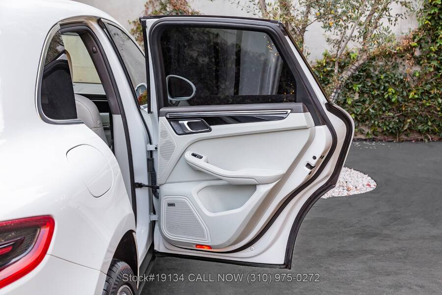 2015 Macan S picture #24