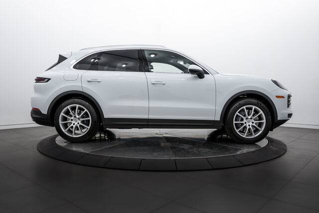 2024 Cayenne picture #8