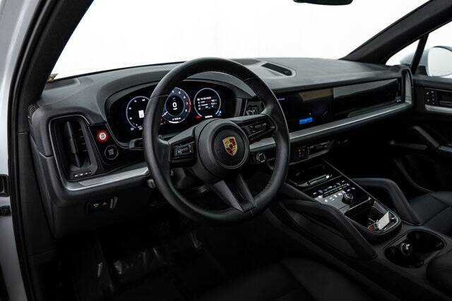 2024 Cayenne picture #16