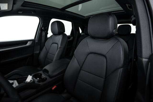2024 Cayenne picture #21