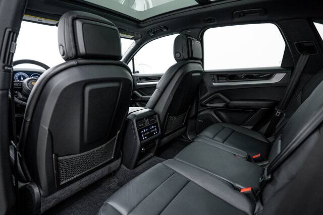 2024 Cayenne picture #23