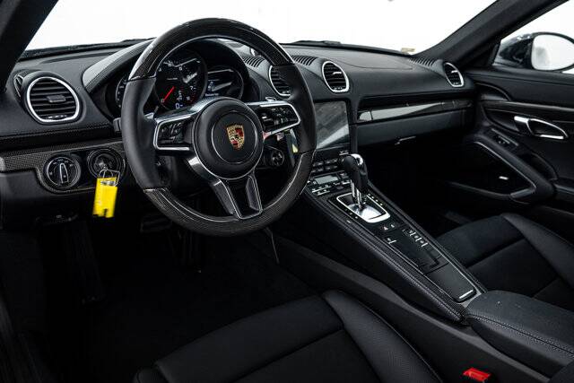 2025 718 Cayman picture #4