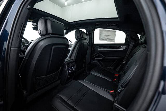 2025 Cayenne picture #16