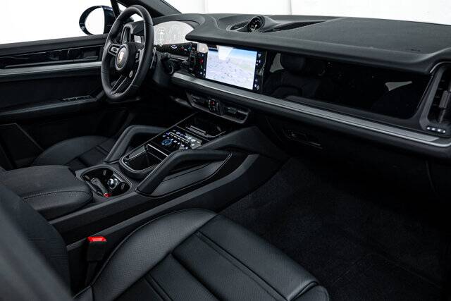 2025 Cayenne picture #19