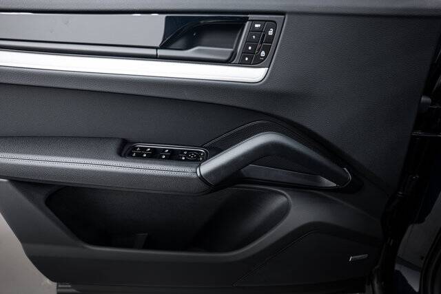 2025 Cayenne picture #20