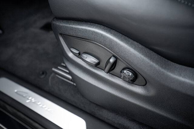 2025 Cayenne picture #22