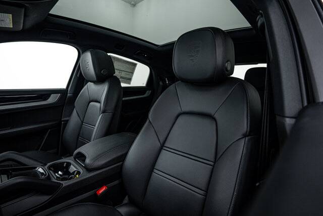 2025 Cayenne picture #23