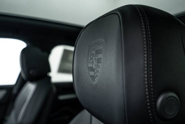 2025 Cayenne picture #24