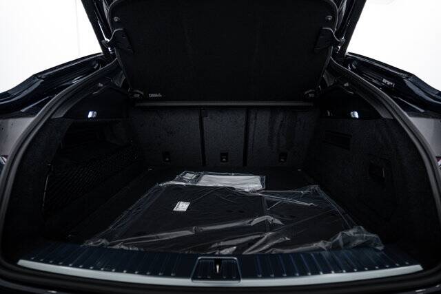 2025 Cayenne picture #25