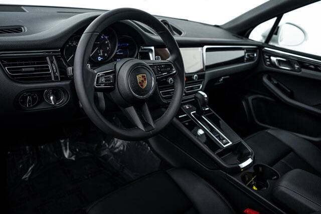 2025 Macan picture #4