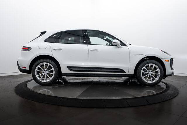2025 Macan picture #8